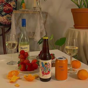 男生给女生舔逼
